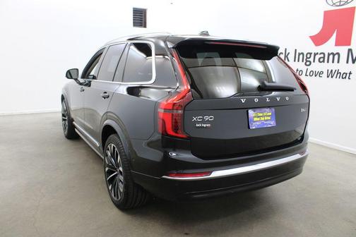 2025 Volvo XC90 B6 Plus 7-Seater