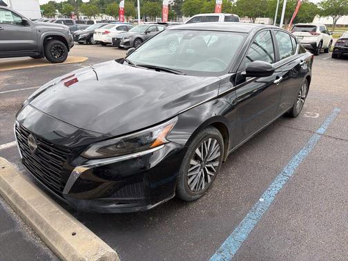 Super Black 2023 Nissan Altima 2.5 SV