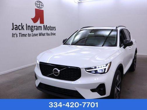 2025 Volvo XC40 Plus Dark Theme