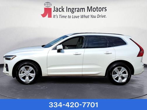 2022 Volvo XC60 B5 Momentum