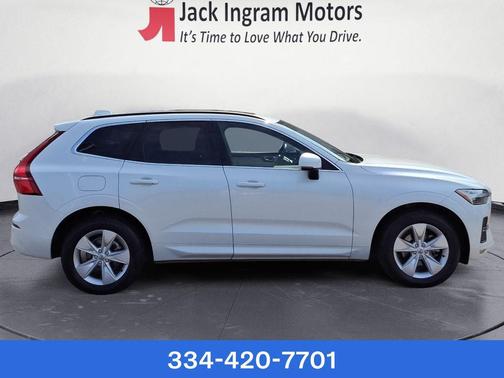 2022 Volvo XC60 B5 Momentum