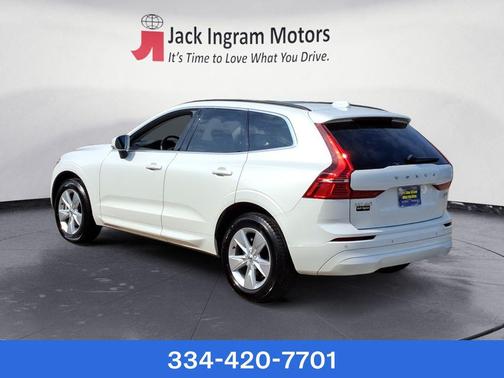 2022 Volvo XC60 B5 Momentum