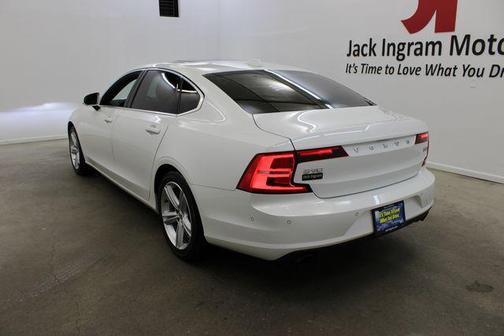 2018 Volvo S90 T5 Momentum