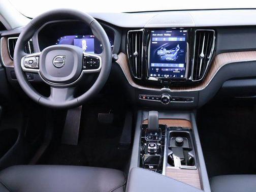 2024 Volvo XC60 Recharge Plug-In Hybrid T8 Plus Dark Theme