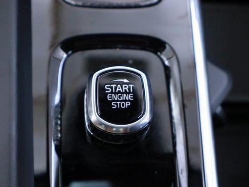 2024 Volvo XC60 Recharge Plug-In Hybrid T8 Plus Dark Theme