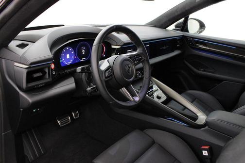 2024 Porsche Macan Turbo