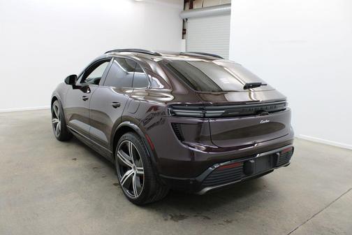2024 Porsche Macan Turbo