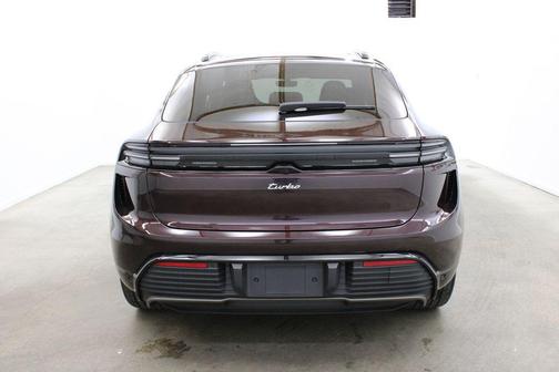 2024 Porsche Macan Turbo