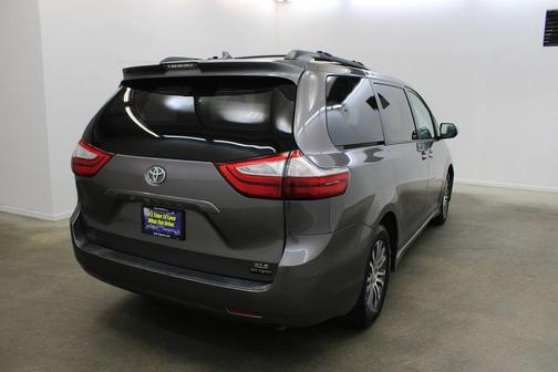 2019 Toyota Sienna XLE