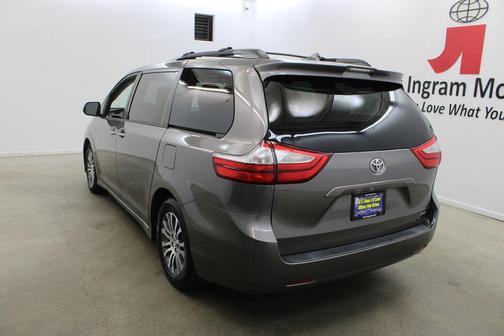 2019 Toyota Sienna XLE