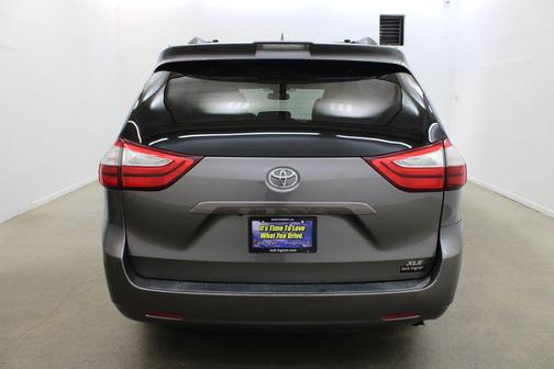2019 Toyota Sienna XLE