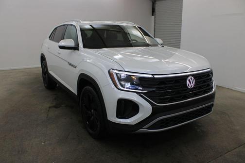 White Pearl 2026 Volkswagen Atlas Cross Sport 2.0T SE w/Technology