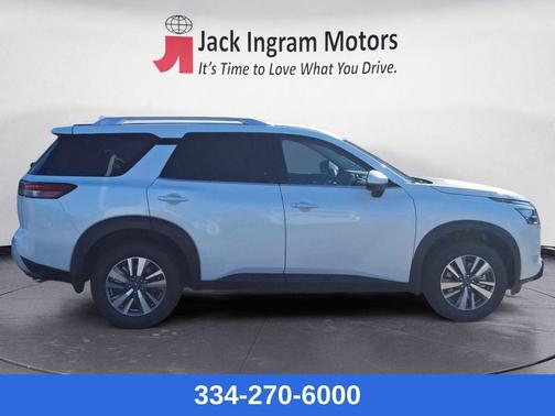 2025 Nissan Pathfinder SL FWD