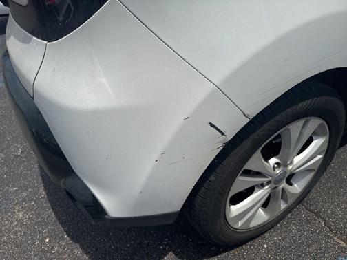 Clear White 2016 Kia Soul +