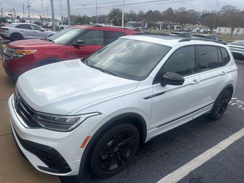 2023 Volkswagen Tiguan 2.0T SE R-Line Black