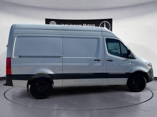 2025 Mercedes-Benz Sprinter 2500 Standard Roof