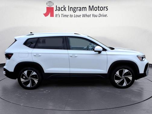 2025 Volkswagen Taos 1.5T SE