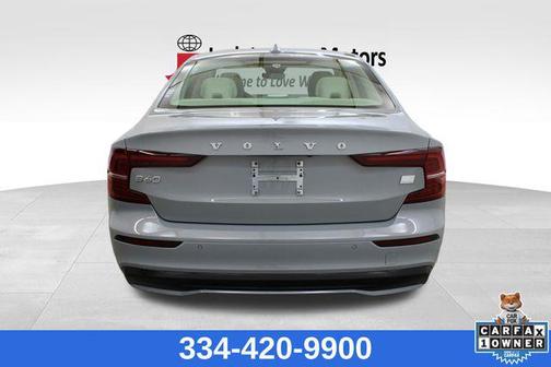 2024 Volvo S60 Recharge Plug-In Hybrid T8 Ultimate Dark Theme