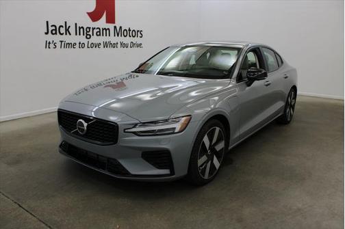 2024 Volvo S60 Recharge Plug-In Hybrid T8 Ultimate Dark Theme