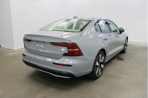 2024 Volvo S60 Recharge Plug-In Hybrid T8 Ultimate Dark Theme