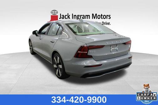 2024 Volvo S60 Recharge Plug-In Hybrid T8 Ultimate Dark Theme