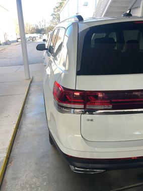 2024 Volkswagen Atlas 2.0T SE