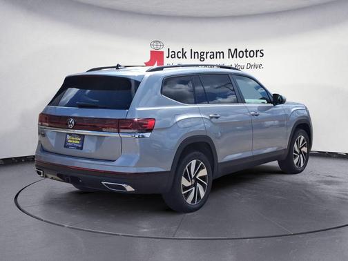 Silver Mist Metallic 2026 Volkswagen Atlas 2.0T SE w/Technology