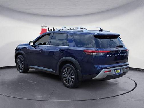 2022 Nissan Pathfinder SL 2WD