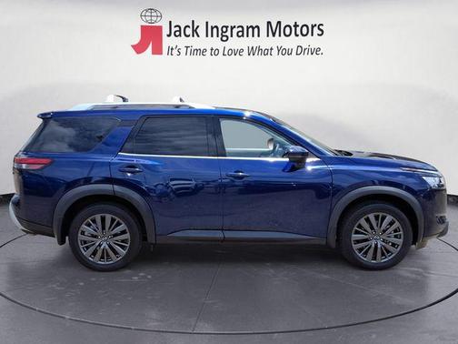 2022 Nissan Pathfinder SL 2WD