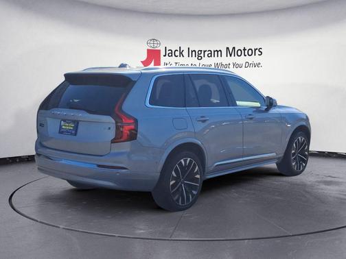 2025 Volvo XC90 B5 Plus 7-Seater