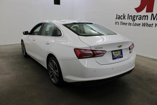 Summit White 2024 Chevrolet Malibu FWD 2LT