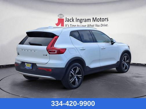 2023 Volvo XC40 B5 Plus Bright Theme
