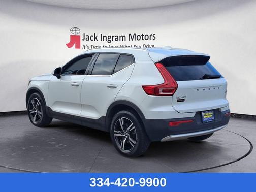 2023 Volvo XC40 B5 Plus Bright Theme