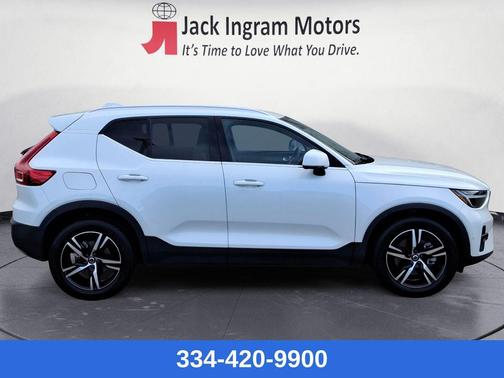 2023 Volvo XC40 B5 Plus Bright Theme