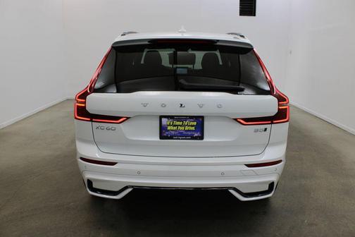 Crystal White Metallic 2026 Volvo XC60 B5 Plus