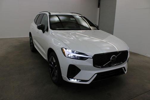 Crystal White Metallic 2026 Volvo XC60 B5 Plus