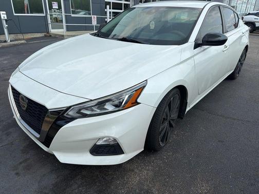 Pearl White Tricoat 2020 Nissan Altima SR FWD