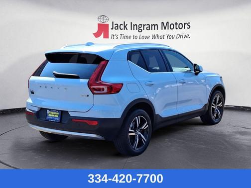 2024 Volvo XC40 B5 Core