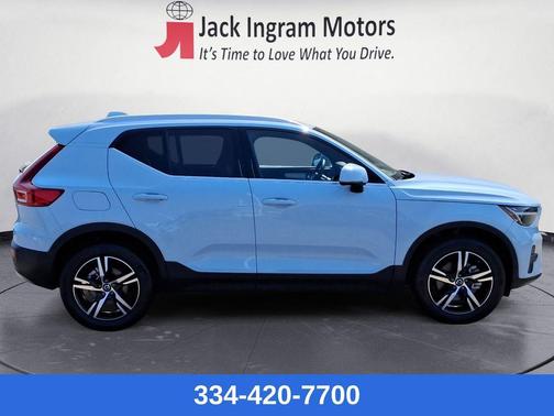 2024 Volvo XC40 B5 Core