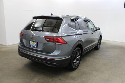 Platinum Gray Metallic 2022 Volkswagen Tiguan 2.0T SE