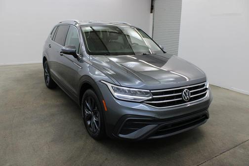 Platinum Gray Metallic 2022 Volkswagen Tiguan 2.0T SE