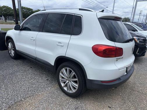 Pure White 2016 Volkswagen Tiguan SE