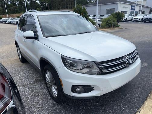 Pure White 2016 Volkswagen Tiguan SE