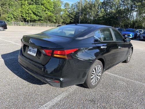 Super Black 2025 Nissan Altima 2.5 SV