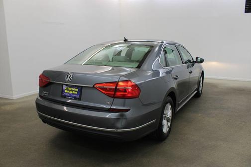 2016 Volkswagen Passat 1.8T S