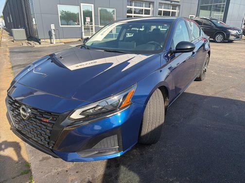 Deep Blue Pearl 2023 Nissan Altima SR FWD