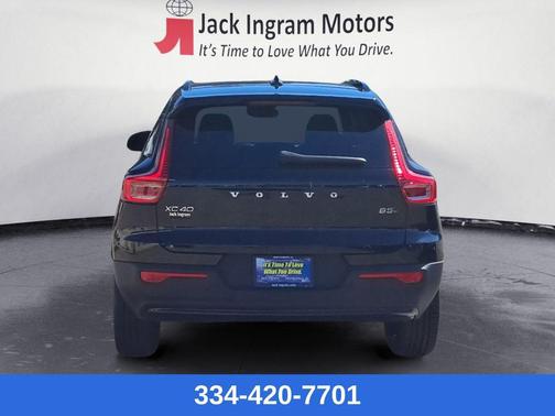 2025 Volvo XC40 B5 Plus Dark Theme