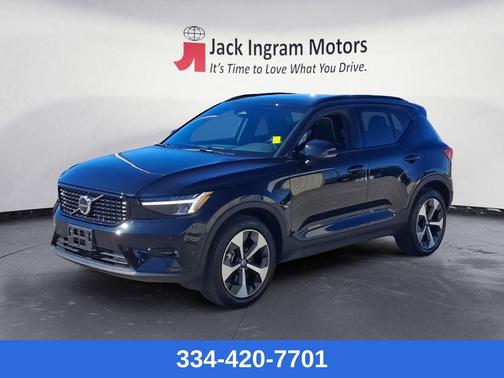2025 Volvo XC40 B5 Plus Dark Theme