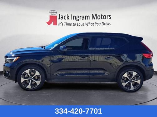 2025 Volvo XC40 B5 Plus Dark Theme