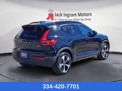 2025 Volvo XC40 B5 Plus Dark Theme